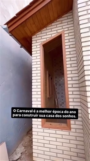 Casas São João on Instagram: "Talvez você ainda não soubesse, mas o Carnaval é, sim, uma das melhores épocas do ano para começar a construir. ⠀ Porque na Casas São João, você ganha forro + duplagem fechando seu projeto até 28/02. ⠀ É a chance perfeita para sair do aluguel e dar o primeiro passo rumo à casa própria com mais economia e segurança. ⠀ Solicite seu orçamento gratuito agora mesmo: (51) 99318-3325!"