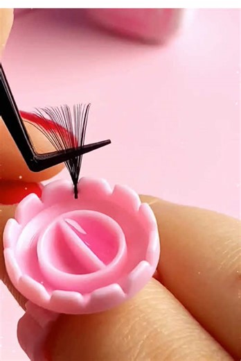 Lash Extensions Tutorial: Fan with Me!