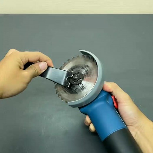 39K views · 307 reactions | Why is it not Patented Insert A chainsaw blade into the Angel grinder you and best amazed | Oas Kuruny Hasan | Facebook