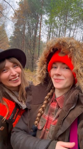 Justyna Pankiewicz on Instagram: "Sezon zbiorówkowy zakończony 🤭 A pojeździłam sobie jakby po całej Polsce, do moich przyjaciół, super ludzi i znowu namnożyłam masę wspomnień 🥹❤️ Dzięki ubraniom firmy @pinewoodhunting_official od cudownego zespołu z @magum.pl nie mogłam narzekać na niskie temperatury, nie były mi straszne 🤭 dziękuję, że ubieracie mnie od skarpetek, aż po czapeczki 💚😅 Na mojej Tikkuni przez cały ten okres miałam założoną lunetkę biegową Delta Titanium HD 1-6x24 od @deltaopti