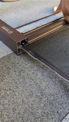 Roll-up screen doors are easy to assemble on-site, invisible and mosquito-proof