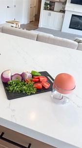 2.3K views · 18 reactions | This electric chopper from Amazon is perfect for making salsa or even chopping ice! 𣏕暈流https://links.thesistershoppers.com/amzn/xlPBa | The Sister Shoppers | Facebook