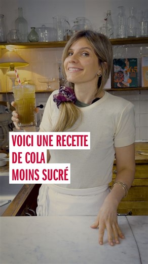 La recette du cola beaucoup (beaucoup) moins sucré d'Angèle Ferreux-Maeght (La Guinguette d'Angèle) Ingredients pour environ 250 ml de sirop concentre - 250 ml d’eau - 30 g de sucre de coco (ou sirop d’érable, vergeoise ou miel liquide) - Le zeste et le jus de 1 citron (bio de préférence) - Le zeste et le jus de 1/2 orange (bio de préférence) - 1 bâton de cannelle - 2 clous de girofle - 1/2 gousse de vanille fendue en deux - 1 étoile de badiane (anis étoilé) - 1 petit morceau de gingembre frais 