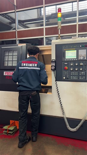 Teknik Mesin CNC Bersama Paman Berbicarakan Pemesinan