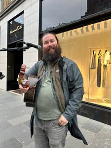 Dirty Old Town . . . . By Ewan MacColl and sung by Dean Robinson #ewanmaccoll #music #buskers #buskersofglasgow #glasgow #scotland #glasgowmusicscene #scotlandmusicscene | BuskersofGlasgow