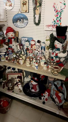 Lots of Christmas decor to choose from!! Open until 5pm today! | The Treasure Chest