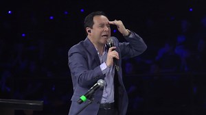 291K views · 12K shares | Dios no se olvida de ninguno de sus hijos. Viene el día, y está a la puerta, en que Él cambiará todo en tu vida. ¡Olvidarás tu aflicción o te acordarás de ella como aguas que pasaron! Escucha todo lo que viene para ti en este corto avivabreak y tómalo para tu vida hoy :). | Avivamiento | Facebook