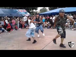Cholos bailando cumbia