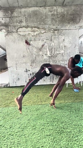 No edit just two fingers grind #calisthenics #motivation #streetworkout