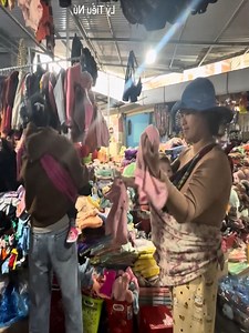 The weather getting cold, mom buying new clothes | EAM SRENG