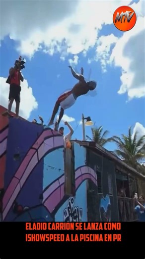 Eladio Carrion - Se Lanza Como IshowSpeed A la Piscina En Puerto Rico #eladiocarrion #ishowspeed #pr