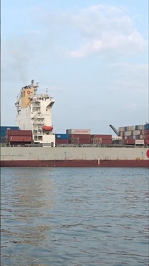倒船中的 OOCL LE HAVRE🚢穿裙裙拍船船