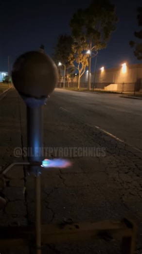 SILENTPYRO on Instagram: "5” COLOR STROBE ROCKET! #fireworks💥 #viral #strobe #pyro #cny"