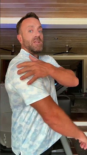 This Maelreg Collarless Henley Shirt gives you that clean, structured look without the bulk of a
