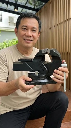 360° Swivel Vice: Durable Table Clamp for Workshop