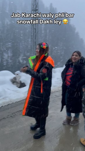 Jab Karachi Waly Phli bar Live Snowfall Dakh ley 😅😂🤣 Mentioned those Friends jinho ny abe tk Live Snowfall ni Dakhe ! | Gilgit Baltistan Tour Planners