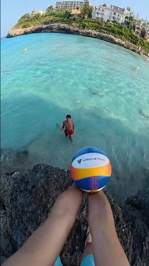 👆Insane Beach Ball Trick Shot Challenge!🌊⛰️ #volleyball #voleibol #beachvolleyball #haikyuu