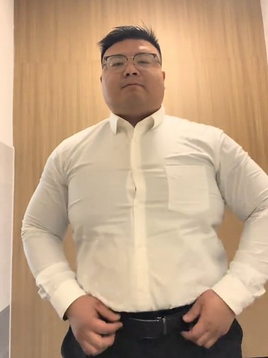 beefymuscle.com👍 Bear strength! beefymuscle.com admires beefy massive bulky #muscle #musclehunk #musclebear #bodybuilder #powerlifter lifter beefymuscle musclechub pecs biceps workout fitness gym bodybuilding motivation 肉壮 肌肉 壮熊 健身