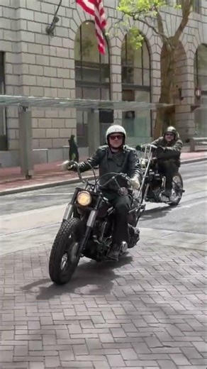 Langlitz Leathers crew riding Harley’s in Portland #DicEtv