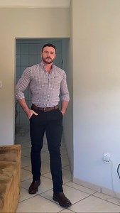 Um pé no trabalho e outro nas férias 🥵 Aproveitem que a @squadformen tá com uma promoção sensacional: compre 2 e leve 3 sungas! E tem condições especiais com meu cupom ALVARODIAS. | Álvaro Dias