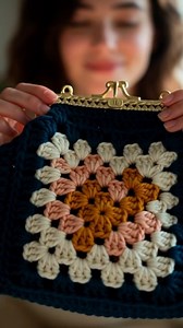 This crochet bag turned out way too pretty 😭✨ Soft colors, cozy vibes, and that vintage clasp— Rate it 1–10… would this be your everyday bag? 💛👇 #CrochetBag #HandmadeStyle #CozyAesthetic #CraftReels #crochetlovers | Creative Ideas