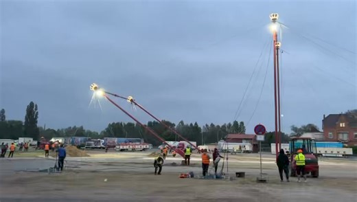 17K views · 194 reactions |  Circus Krone @ work in Bad Kreuznach. #masten #krone #chapiteau #top #circuskrone #meinecircuswelt #abbau #zeltstadt #zirkus #circus #fertig #atwork #cirque #circo #tent #chapiteau #arbeiter #video | Meine Circus Welt | Facebook