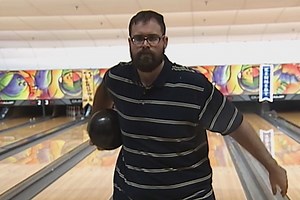 Backwards bowler aims to roll world record perfect game - National | Globalnews.ca