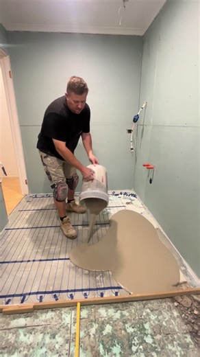 Self levelling compound going down over underfloor heating 🔥 When installing under-tile heating, a smooth and level substrate is critical before tiling. Using a quality self leveller helps encapsulate the heating cables, protects the system, and creates the perfect flat surface for your tiles to bond to. Preparation, priming and correct pour depth make all the difference for a long-lasting heated floor system. Underfloor heating levelling compound = warm floors and a perfect tile finish. #tilin