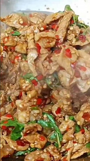 Spicy stir-fried beef with basil, a simple homemade recipe. #cooking #cookingcourse #shorts