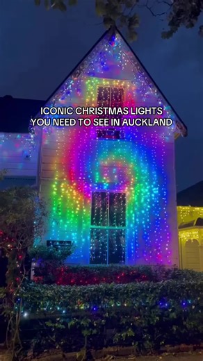 Christmas is just around the corner, and so are the magical Franklin Road Christmas Lights! 🎄 Join the festivities nightly from 7 to 24 December, 7.30pm - 10pm ✨ #visitauckland #christmas #christmaslights #thingstodo #free