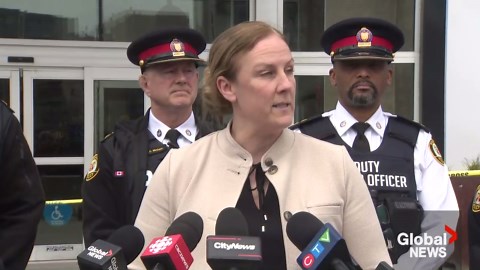 Fairview Mall shooting: Security guard shot by jewelry store robbery suspect, Toronto police say