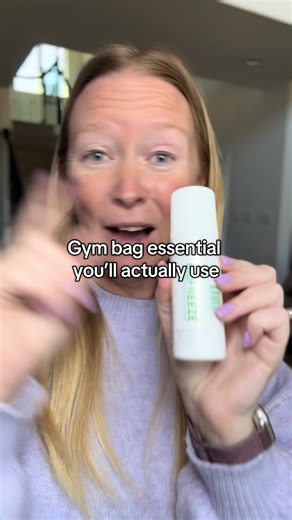 Biofreeze Professional Roll-On is a cooling menthol gel designed for targeted application. I love that it’s colorless and easy to apply to areas like knees, back, or neck after activity. #GymEssentials #BiofreezeRollOn #ActiveLifestyle #CoolingComfort #PainRelief