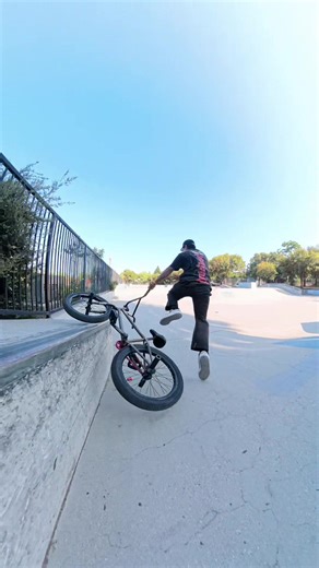 COMO SE LLAMA ESTE TRUCO 💀#BIKELIFE #cassette #BMX #STREETLIFE #CRAHS