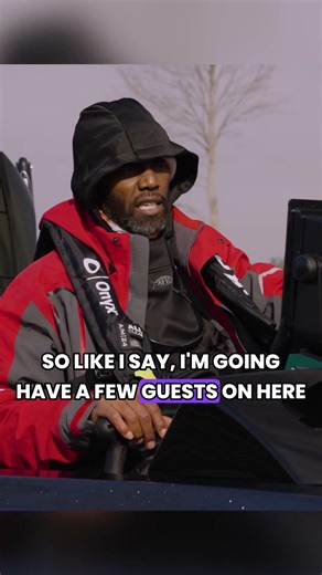 Randy Moss REFUSES the Easy Way… Chasing a 10lb Bass the Hard Way