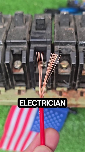 Electrician Reveals the Right Way to Connect a Wire to a Breaker! ⚡🔧 #Electrical #DIY #Tools #LifeHack #Tips
