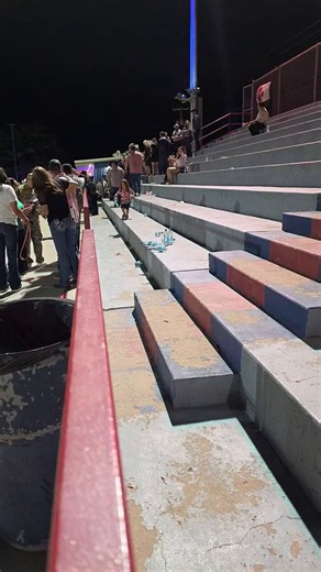 This is not just about cleanliness it reflects a difference in upbringing and awareness.While adults left their water bottles scattered everywhere, a 3-year-old child picked up over 20 bottles and showed that good manners are not age-dependent.