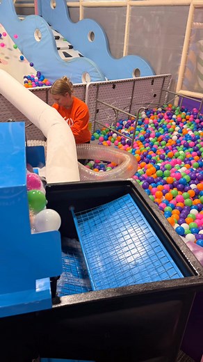 this ball pit? It is so fresh… AND so clean 🧼 Cleanest ball pit in the WORLD 😎 #clean #indoorplayground #balls #sofreshandsoclean #ballpit | Kid Clubhouse