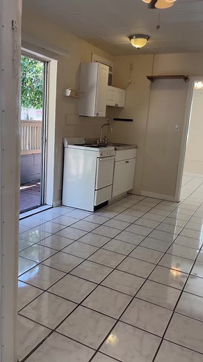 Cozy 1-Bedroom located in Old Northeast accompanied by ceramic tile flooring, a large closet, and a private patio! #rentals #rentalproperty #apartments #apartmentliving #properties #propertymanagement | Urban Core Properties