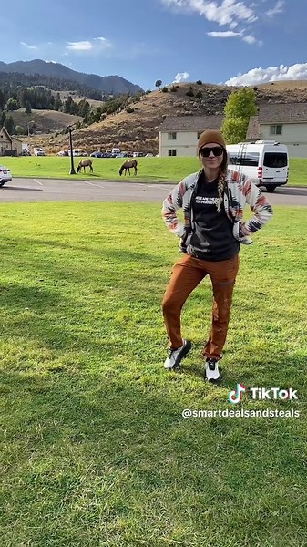 These joggers are ultra-lightweight, water-resistant, and built for movement. With a flattering high-rise fit and practical pockets, they’re the everyday essential you didn’t know you needed. #MomStyleUpgrade #ComfyAndFunctional #EasyMomOutfits #OnTheGoEssentials #tiktokshopblackfriday