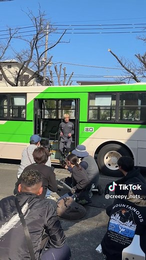 Creepy Nutsの主題歌「二度寝」オフショット