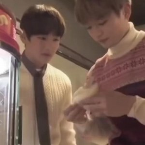 Taehyung's reaction to lemon buns will always crack me up 😭🤣 - pjmchim🐥 | BTS Archive PH