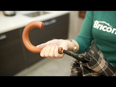 Repairing umbrellas - Bricomanía