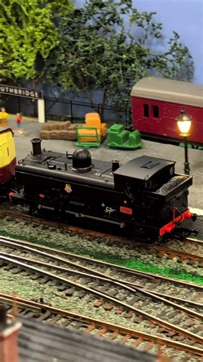 🚂 OO Gauge Pannier Tank Pulls into the Station #modeltrains #railway #shorts