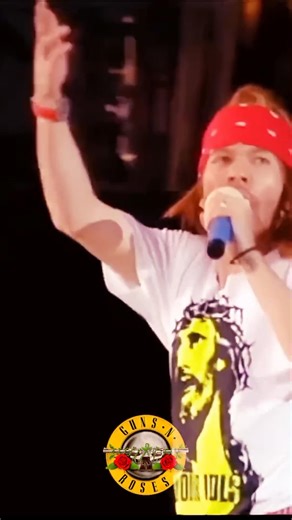 🔫 Guns N' Roses 🌹 - KNOCKIN' On Heaven's Door (Freddy Mercury Tribute) #shorts #gunsnroses #slash