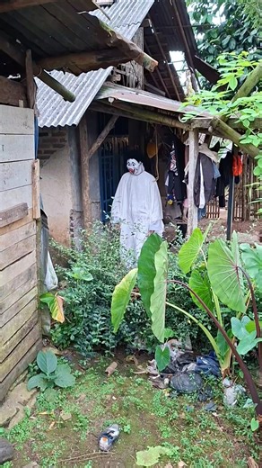 munculnya hantu dari rumah tua!!!