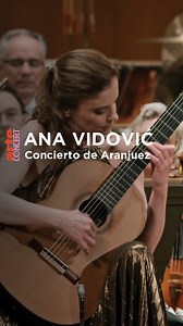 Qui peut croire que la fameuse “Asturias” d’Isaac Albéniz a été composée au départ pour le piano, et pas du tout pour la guitare ? 🤯 Dans ce concert avec l’Orquesta de València, la guitariste croate Ana Vidovic joue également le "Concierto de Aranjuez" de Joaquin Rodrigo. A voir ici : bit.ly/AnaVidovic | ARTE Concert