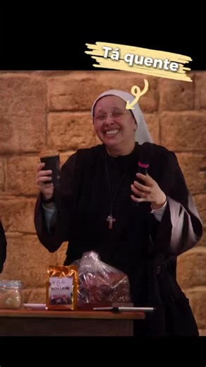 Esse vídeo tem muitas camadas: .Continuacao da Cruz no café .Será que tinha café na Galiléia? .Era Maria ou São José que fazia o café? .Irmã Maria Joana queimando a boca com café .Ela saindo da frente da câmera para rir 🤣😂 #catolicos #memecatolico #irmãmariajoana #perolasdairmariajoana #café | Metanoia de um católico