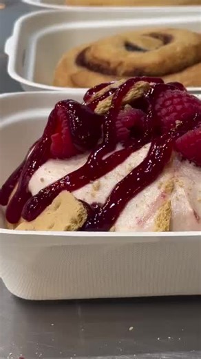 Every single cinnamon roll at Cinnaholic is made from scratch and baked fresh daily 🤍 Warm, fluffy, and finished your way—because you deserve a treat that’s that good. #cinnaholicvisalia #freshbaked #madefromscratch #cinnamonrollobsessed #desserttime #sweetcravings #visaliaeats #centralvalleyeats #fresno #clovis #tulare #california