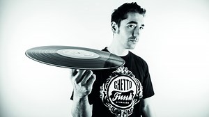 How to scratch DJ with DMC World Champion JFB