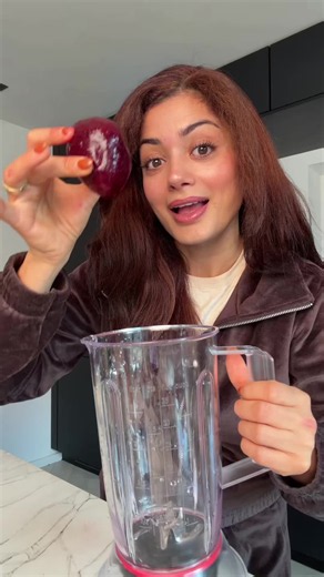 🫜 Mit Proteinen, glutenfrei, ohne Mehl und ohne zugesetztes Öl – sooo lecker und richtig nahrhaft! 💗 • 1 Glas gekochte Kichererbsen • 1 gekochte Rote Bete • 1 Ei • 1 TL Backpulver • Sesam zum Bestreuen Bei 180 °C Umluft 15–20 Minuten backen. ✨ #gesunderezepte
